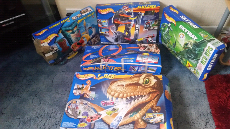 hot wheels cliff race